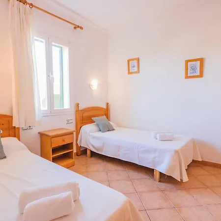 Laurinda - Near The Villa