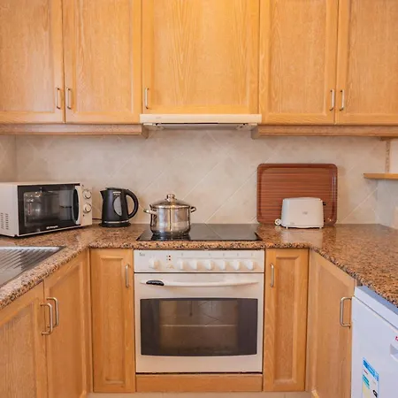 Laurinda - Near The 别墅 *