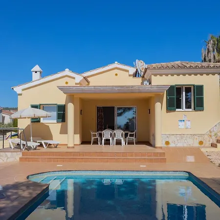 Laurinda - Near The Βίλα Son Bou